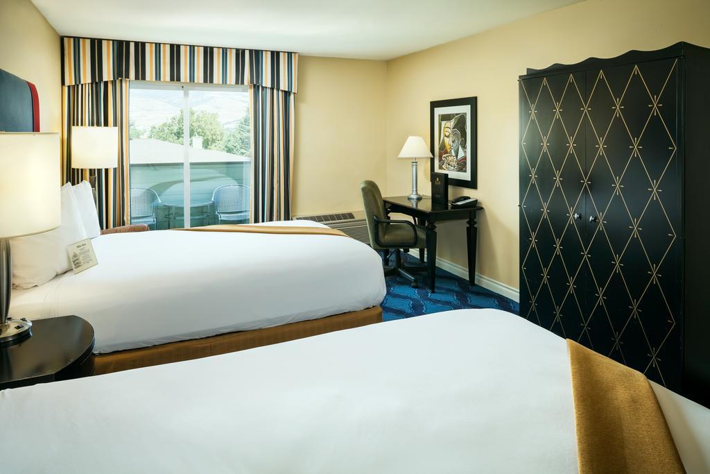 Plaza Inn & Suites At Ashland Creek Exteriör bild