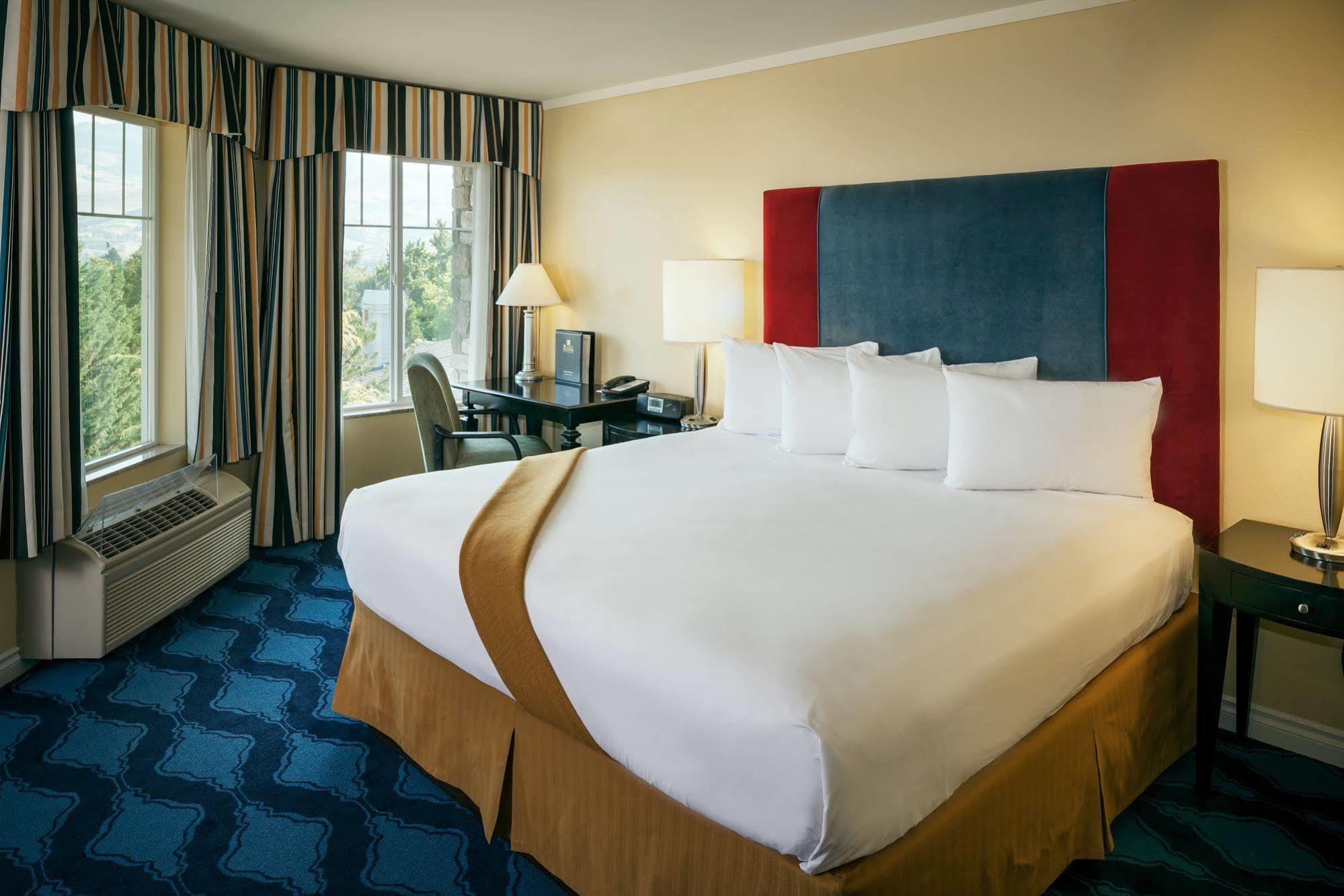 Plaza Inn & Suites At Ashland Creek Exteriör bild