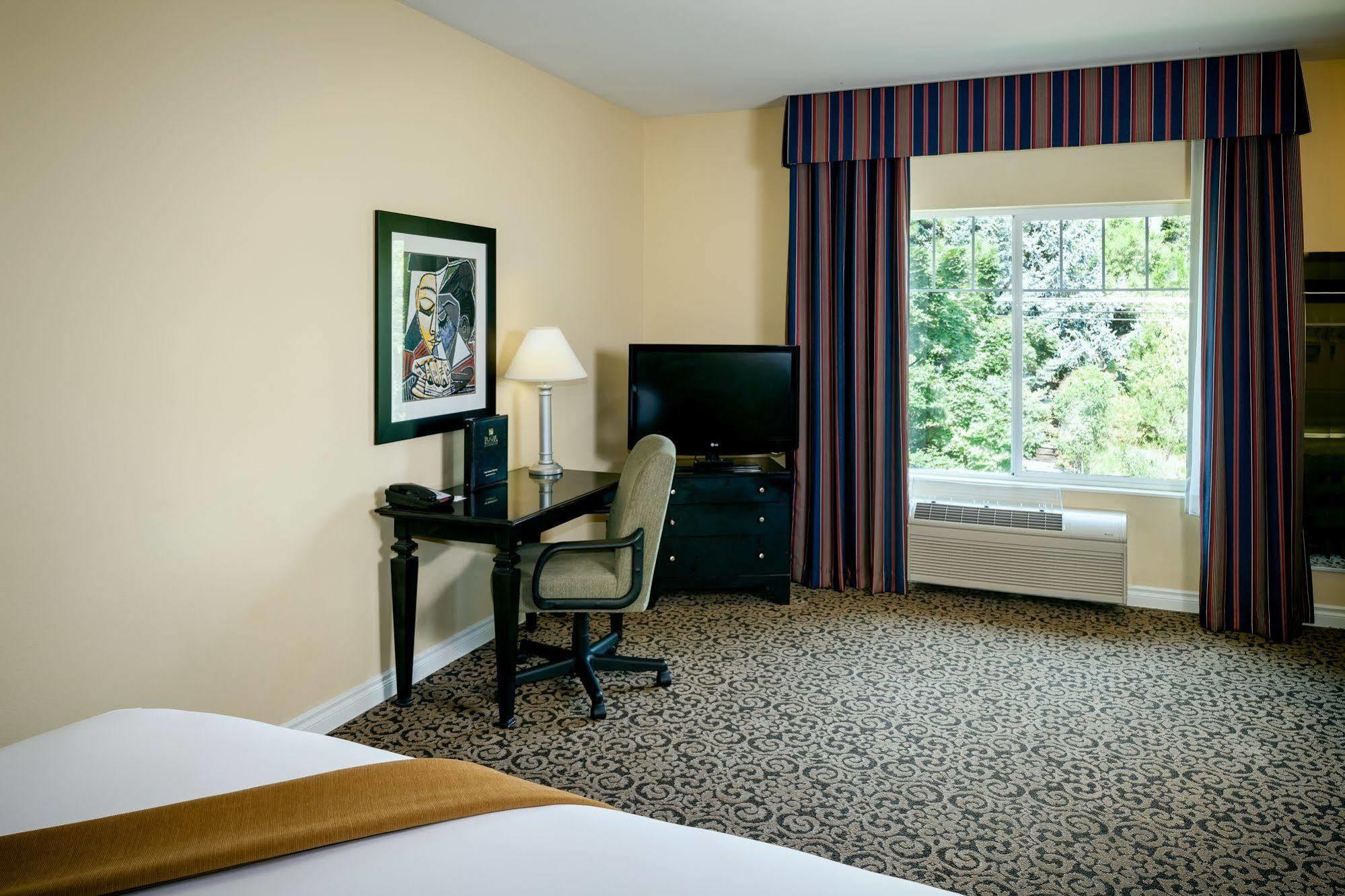 Plaza Inn & Suites At Ashland Creek Exteriör bild